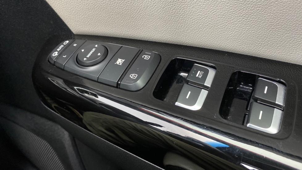 air conditioning and dual Climate control 