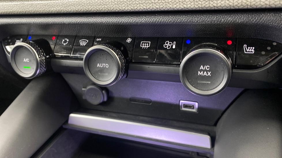 air conditioning and dual Climate control 