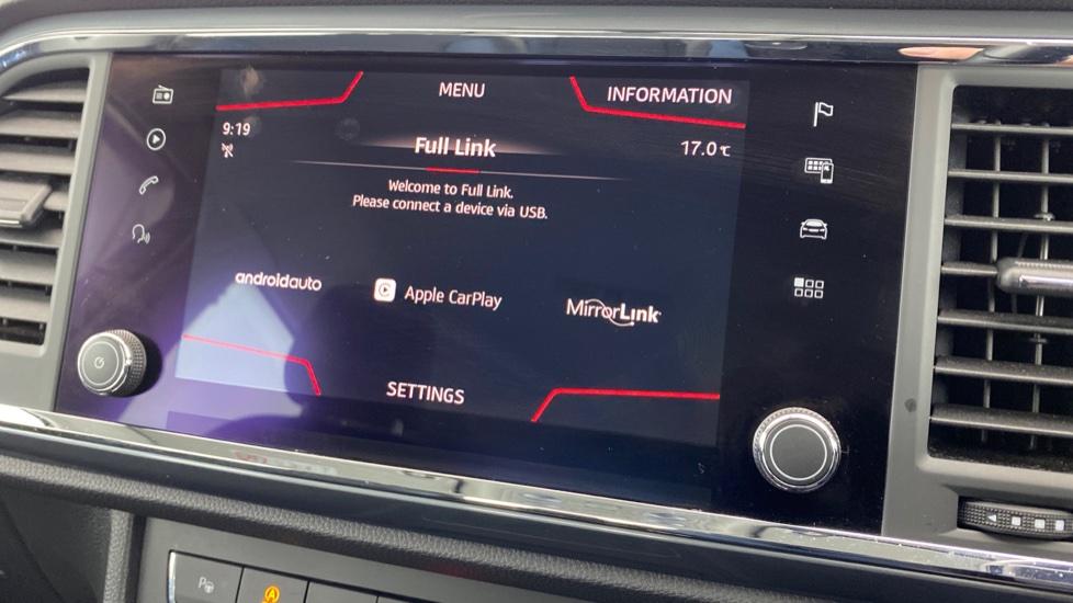 Apple Car Play & Android Auto