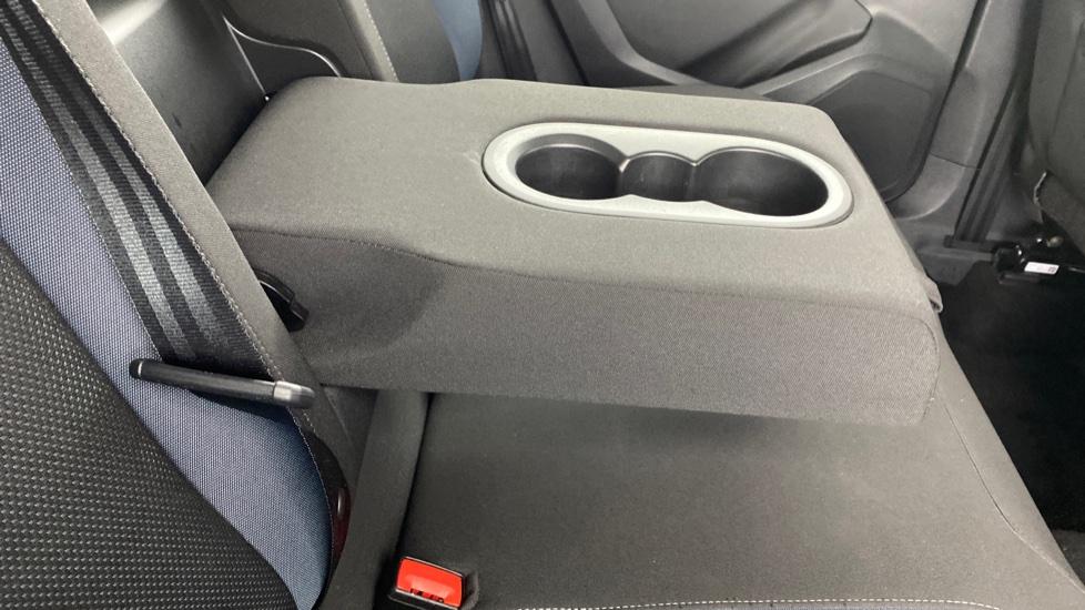 Rear Armrest/ Cup Holder