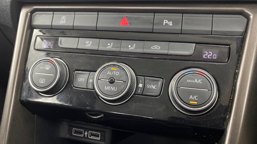 air conditioning and dual Climate control 