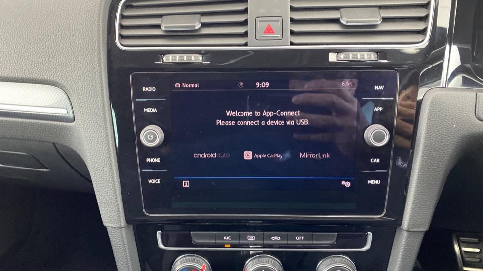 Apple Car Play & Android Auto