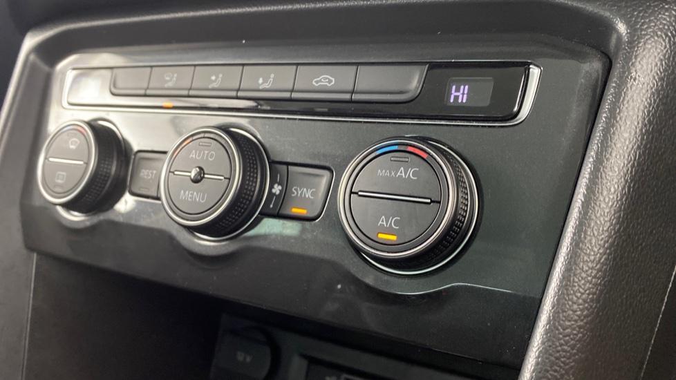 air conditioning and dual Climate control 