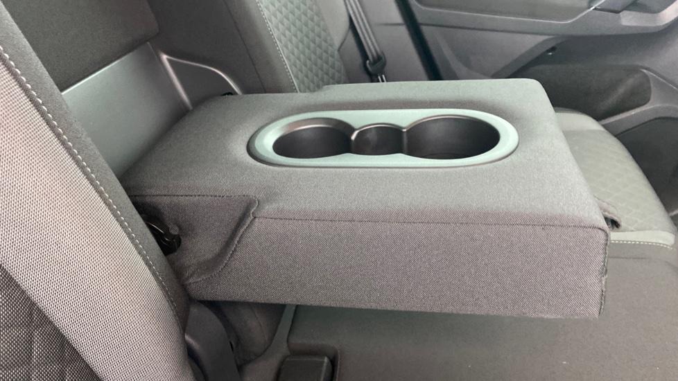 Rear Armrest/ Cup Holder