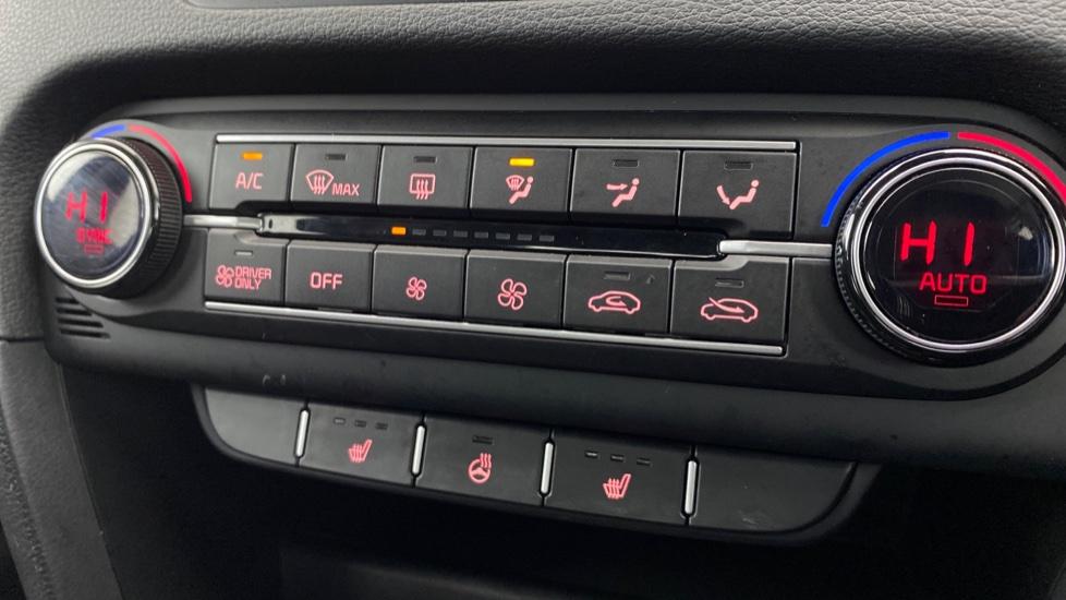 air conditioning and dual Climate control 