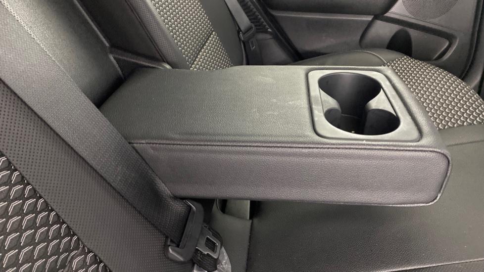 Rear Armrest/ Cup Holder