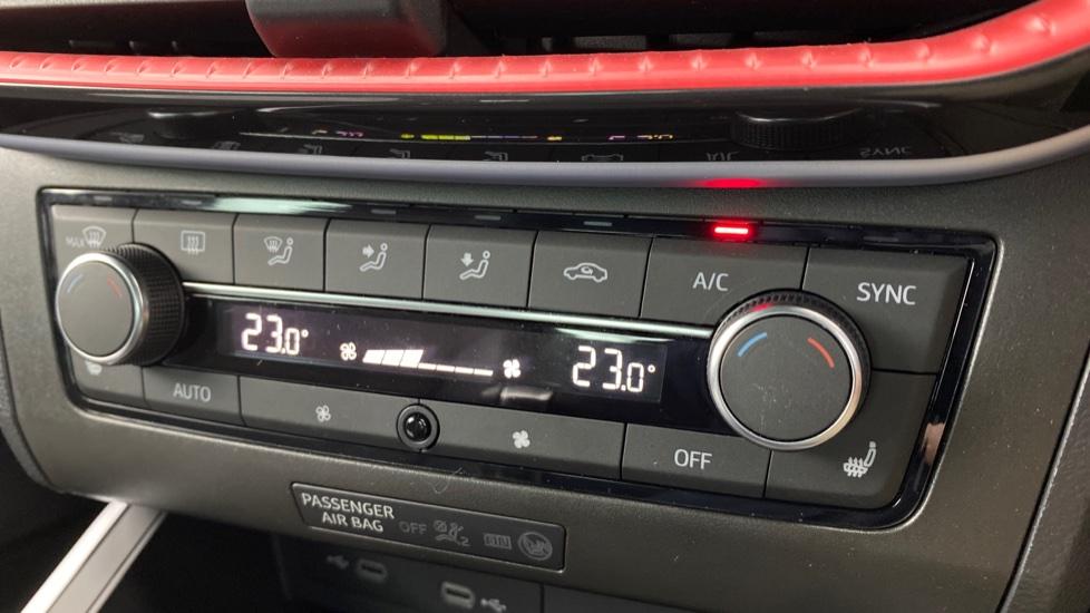 air conditioning and dual Climate control 