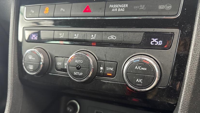 air conditioning and dual climate control 