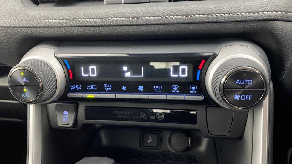 air conditioning and dual Climate control 