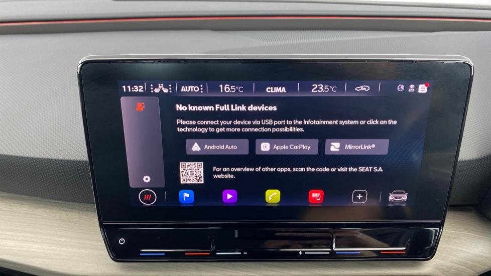 Apple Car Play & Android Auto