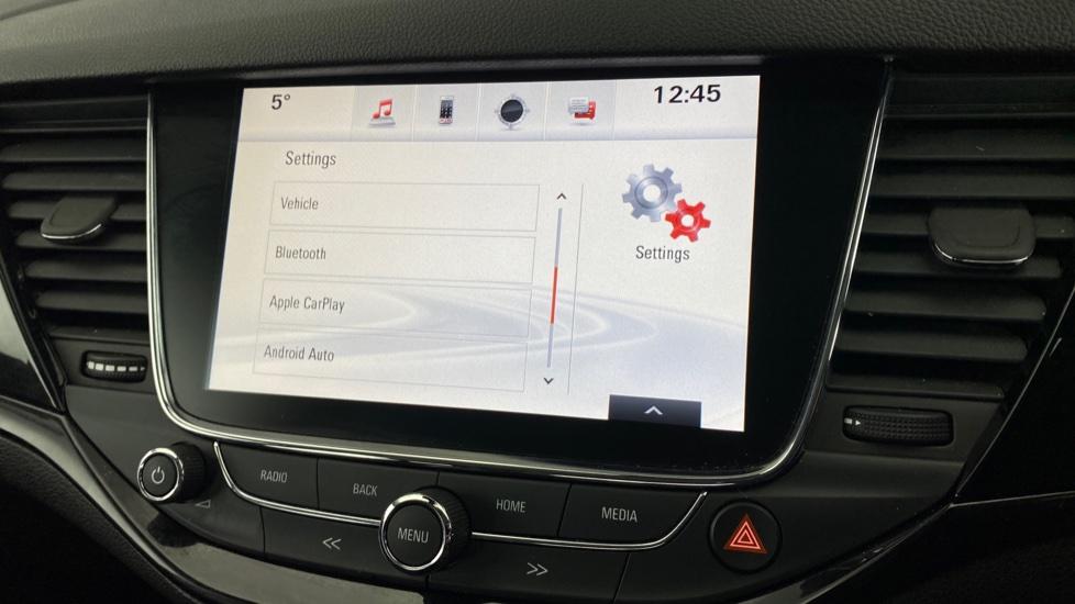 Bluetooth and apple CarPlay and android auto 