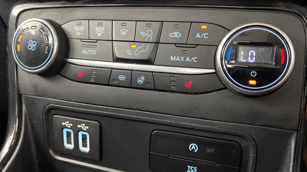 air conditioning and dual Climate control 