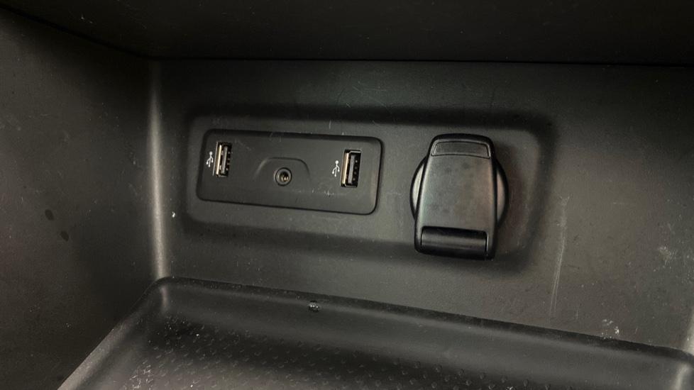 12v socket/usb and aux