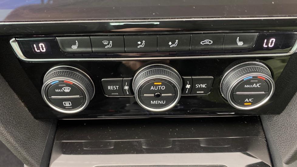 air conditioning and dual Climate control 