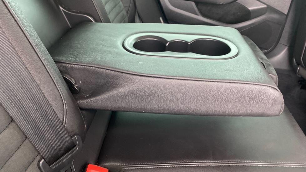 Rear Armrest/ Cup Holder