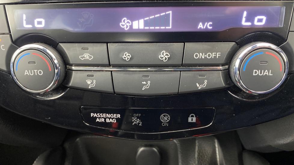 air conditioning and dual Climate control 