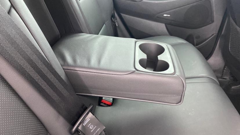 Rear Armrest/ Cup Holder