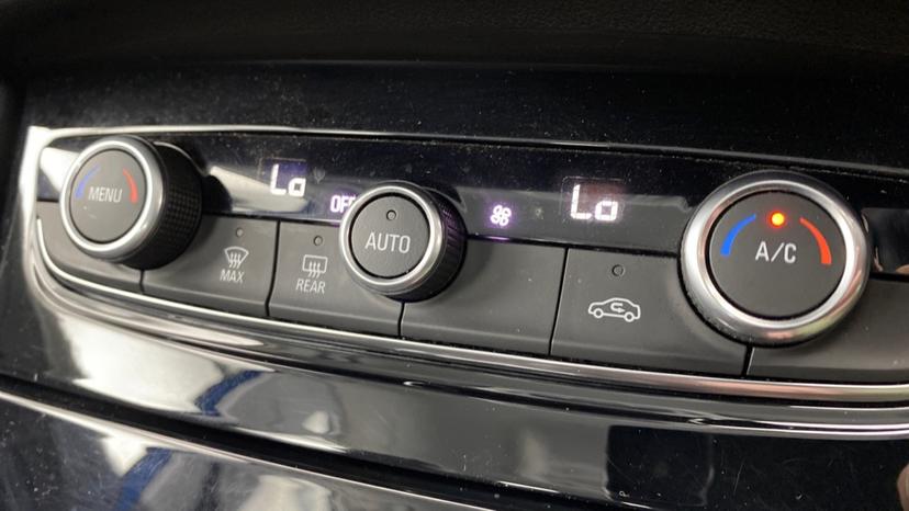 air conditioning and dual Climate control 