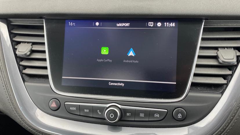 Apple Car Play & Android Auto