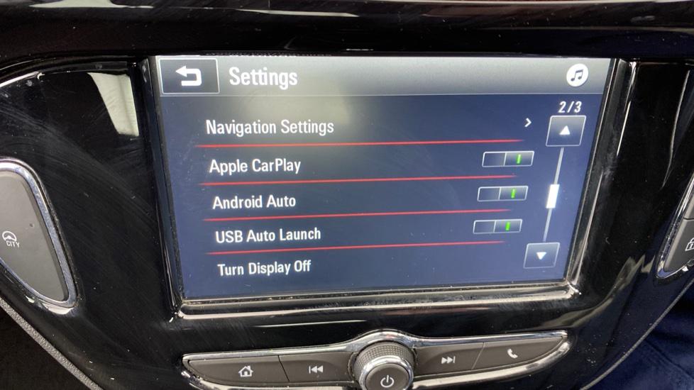 Apple Car Play & Android Auto