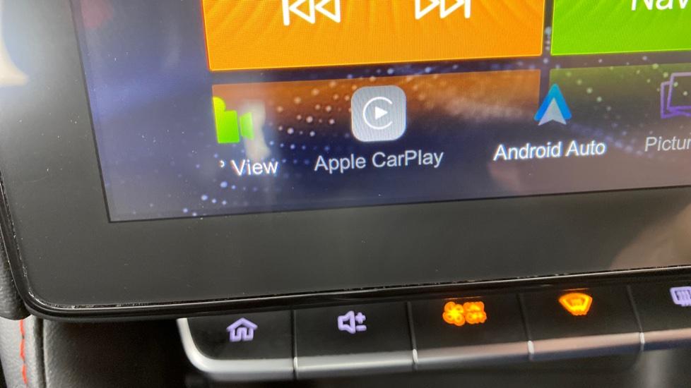 Apple Car Play & Android Auto