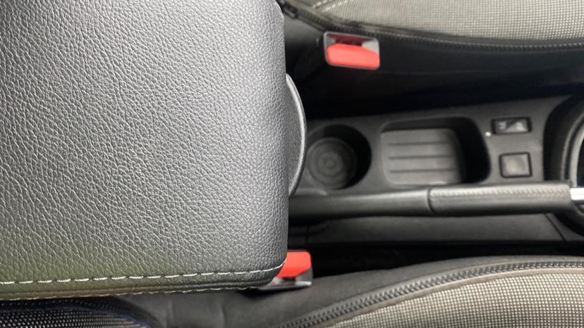 Rear Armrest/ Cup Holder