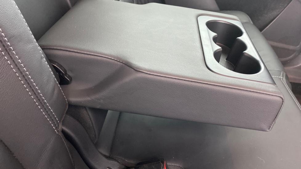 Rear Armrest/ Cup Holder