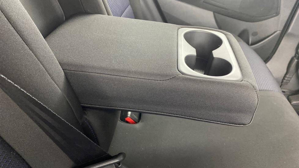 Rear Armrest/ Cup Holder