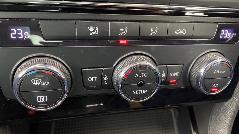 air conditioning and dual Climate control 