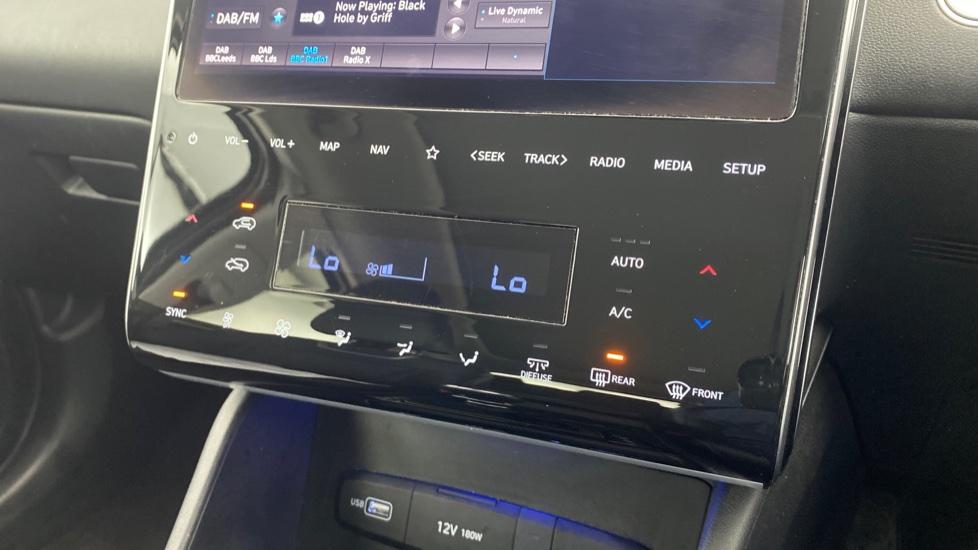 air conditioning and dual Climate control 