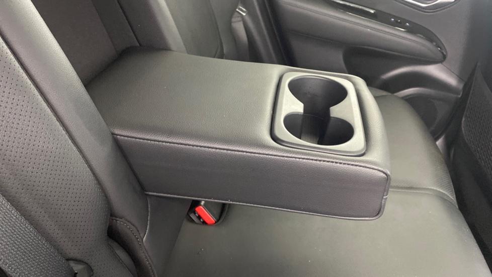 Rear Armrest/ Cup Holder