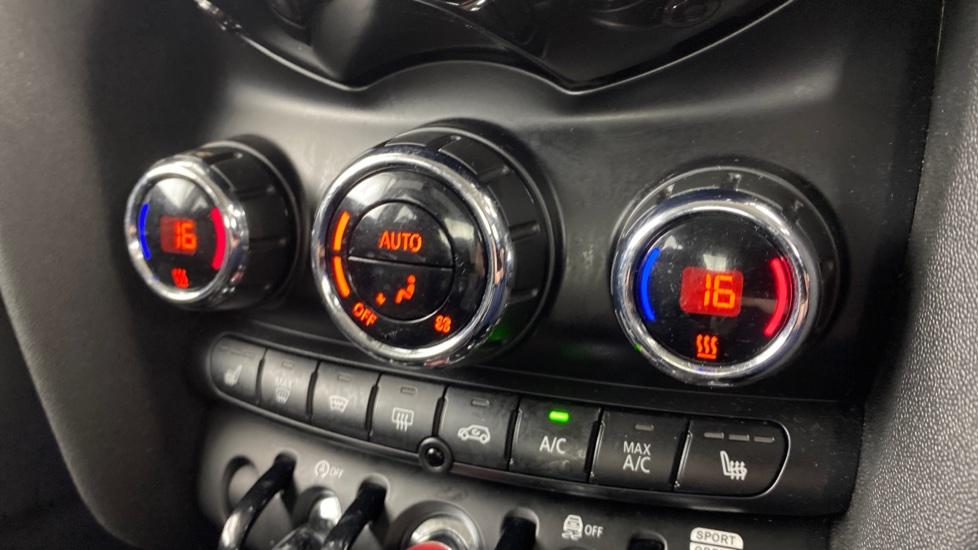 air conditioning and dual Climate control 