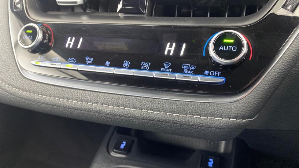 air conditioning and dual Climate control 