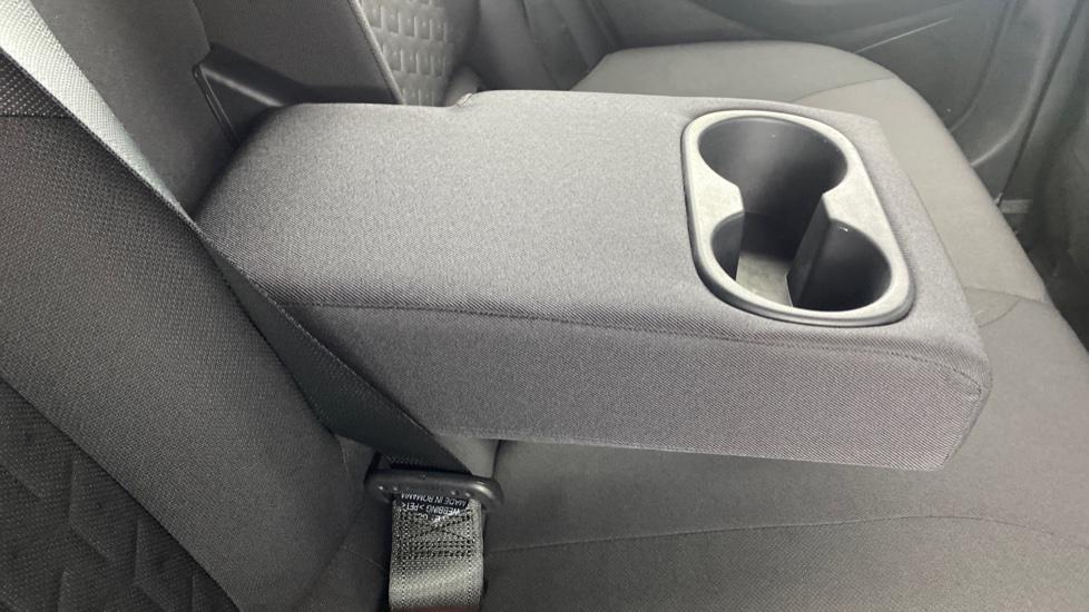 Rear Armrest/ Cup Holder