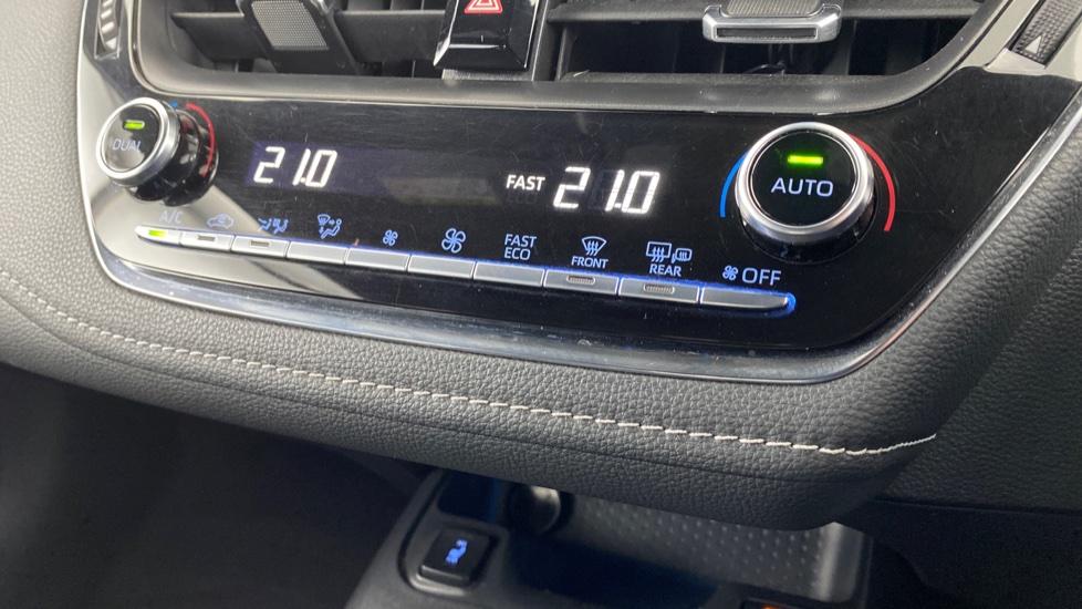 air conditioning and dual Climate control 