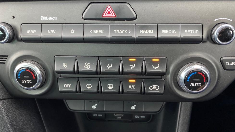 air conditioning and dual Climate control 