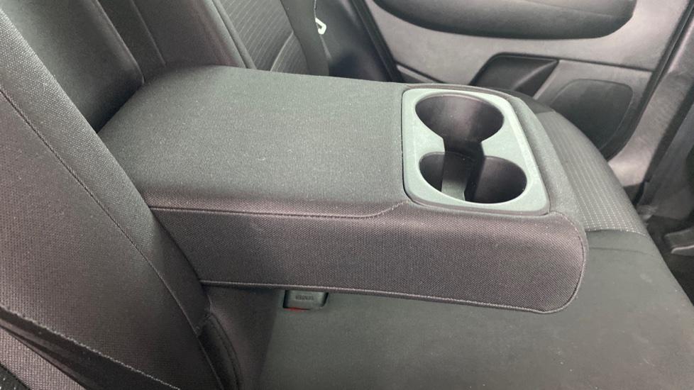 Rear Armrest/ Cup Holder