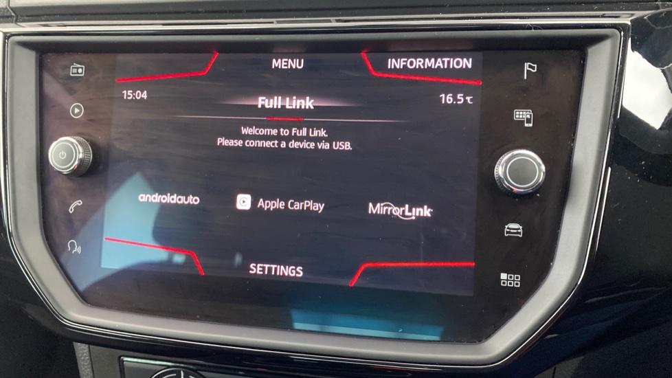 Apple Car Play & Android Auto