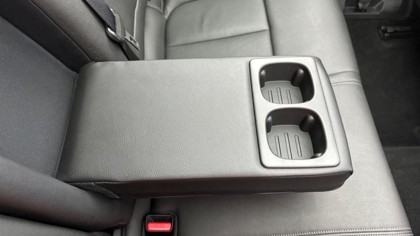 Rear Armrest/ Cup Holder