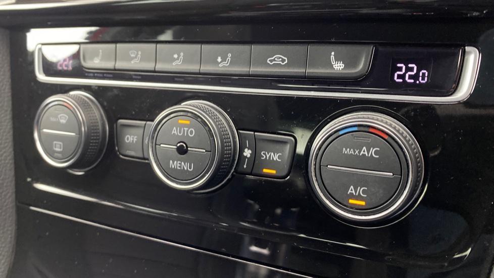 air conditioning and dual Climate control 