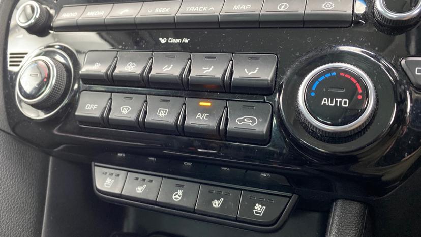 air conditioning and dual Climate control 