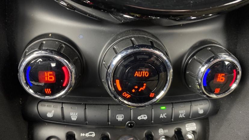 air conditioning and dual Climate control 