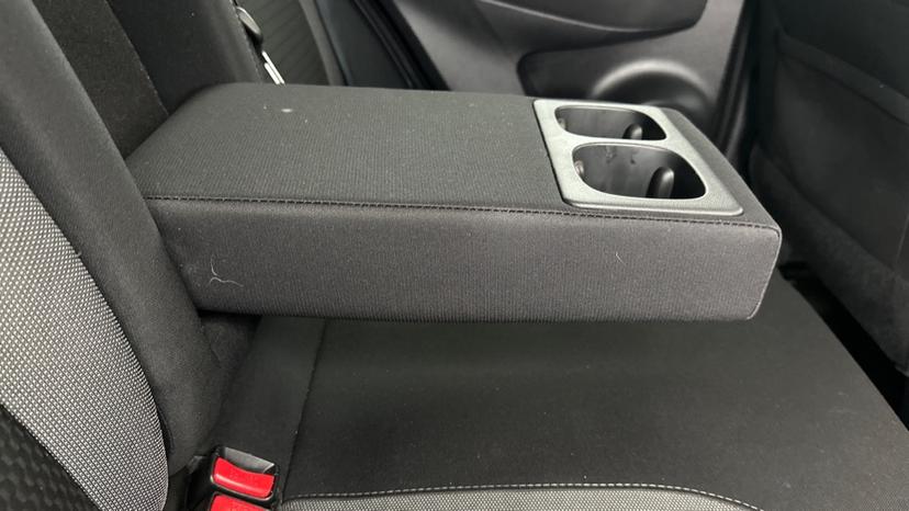 Rear Armrest/ Cup Holder