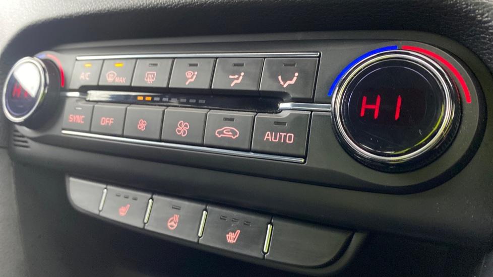 air conditioning and dual Climate control 