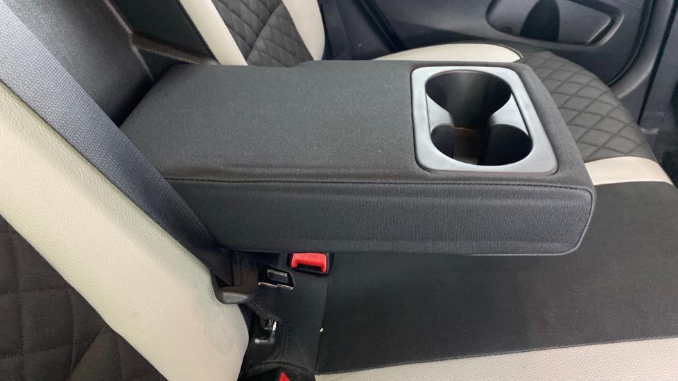 Rear Armrest/ Cup Holder