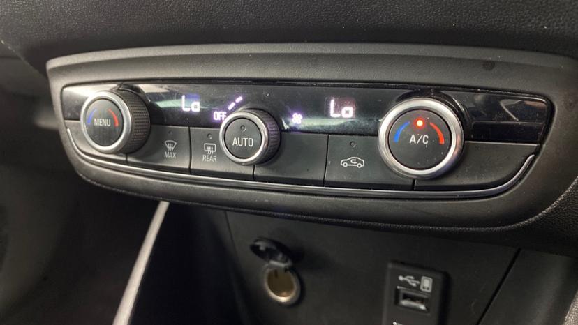 air conditioning and dual Climate control 