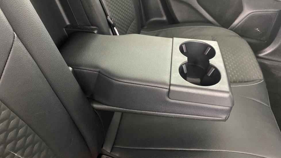 Rear Armrest/ Cup Holder