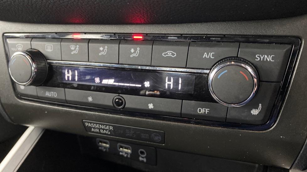 air conditioning and dual Climate control 