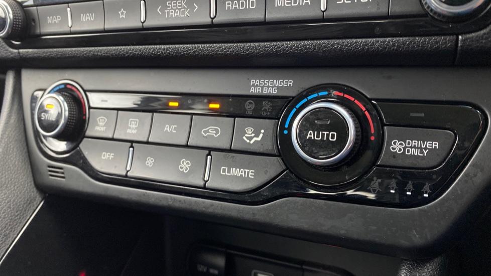 air conditioning and dual Climate control 