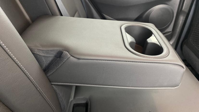 Rear Armrest/ Cup Holder